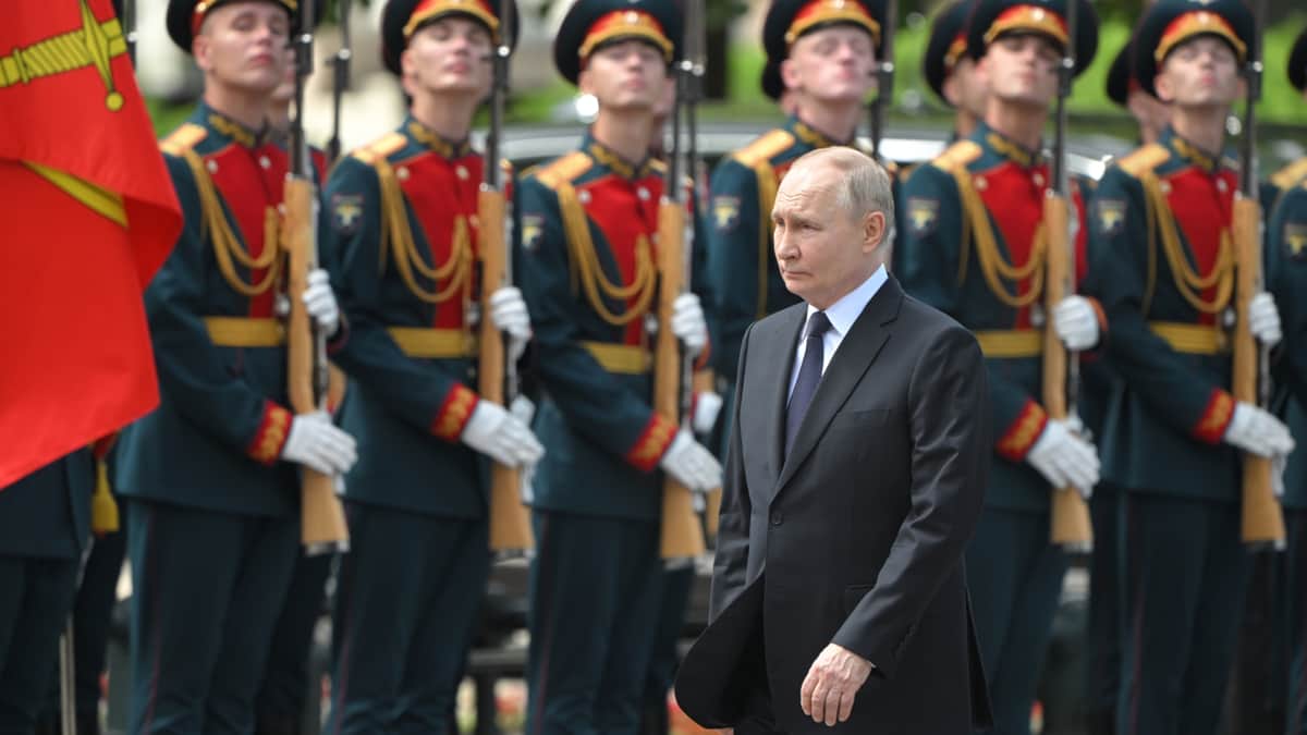 Путин в четвертый раз за год увеличил штатную численность вооруженных сил