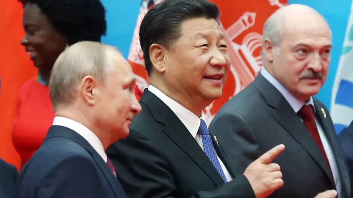 Владимир Путин, Александр Лукашенко, Си Цзиньпин. Фото: EPA-EFE/SERGEI CHIRIKOV