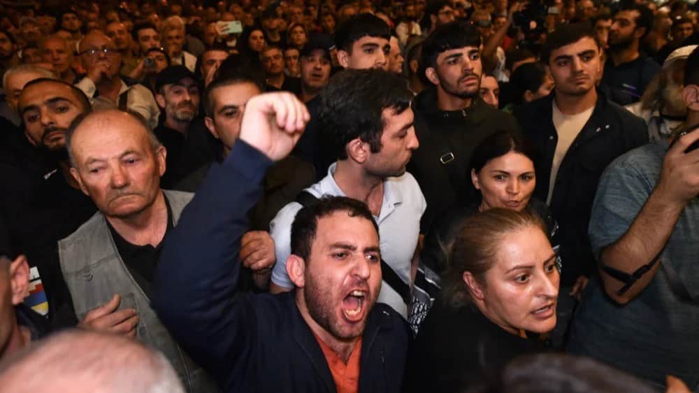 Armenians protest against their government's policy towards Nagorno-Karabakh. Photo: EPA-EFE / NAREK ALEKSANYAN