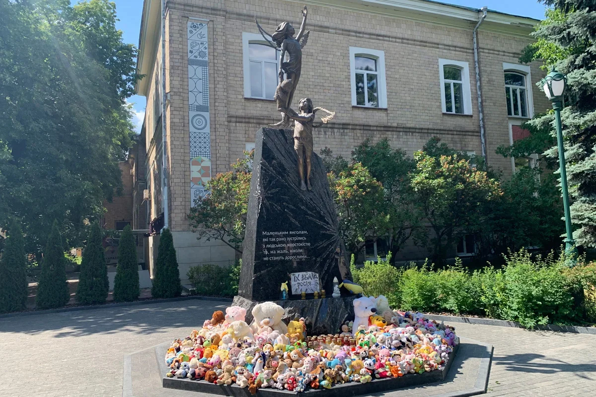 A monument to minors killed in bombing in Kharkiv. Photo: Olga Musafirova / Novaya Gazeta Europe