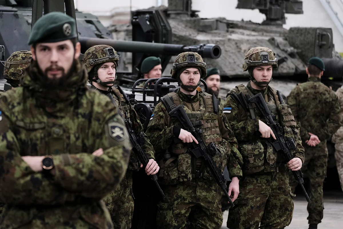 Военнослужащие эстонской армии во время встречи по вопросам военной помощи Украине в военном лагере Тапа, Эстония, 19 января 2023 года. Фото: Valda Kalnina / EPA-EFE