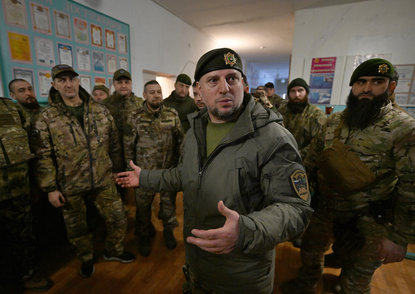 Командир «Ахмата» Апти Алаудинов во время встречи с военнослужащими, 15 марта 2025 года. Фото: Анатолий Жданов / Коммерсантъ / Sipa USA / Vida Press
