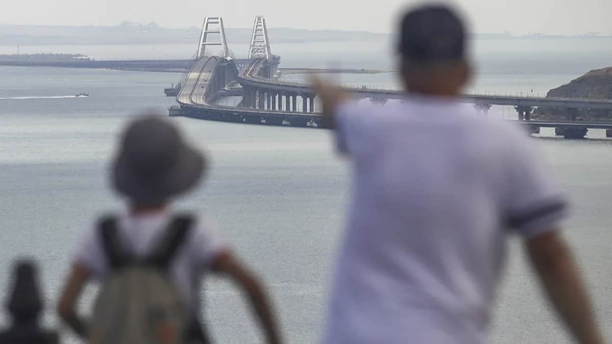 View of the Crimean Bridge. Photo: Stringer / Anadolu Agency / Getty Images