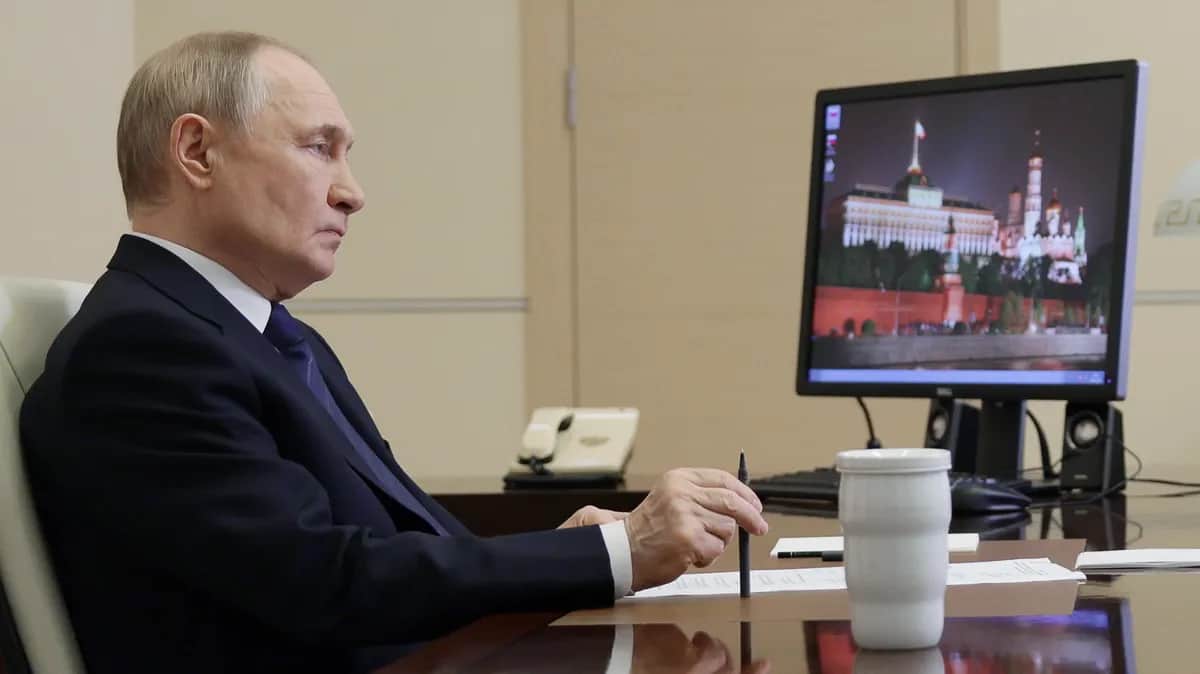 Vladimir Putin holds a video meeting from his Novo-Ogaryovo residence outside Moscow, 25 June 2025. Photo: EPA / GAVRIIL GRIGOROV / SPUTNIK / KREMLIN POOL