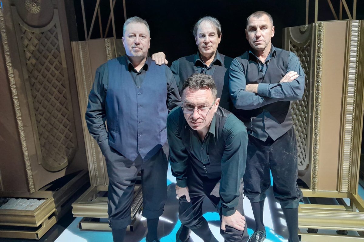 Сергей с коллегами в театре. Фото: «Новости Донбасса»