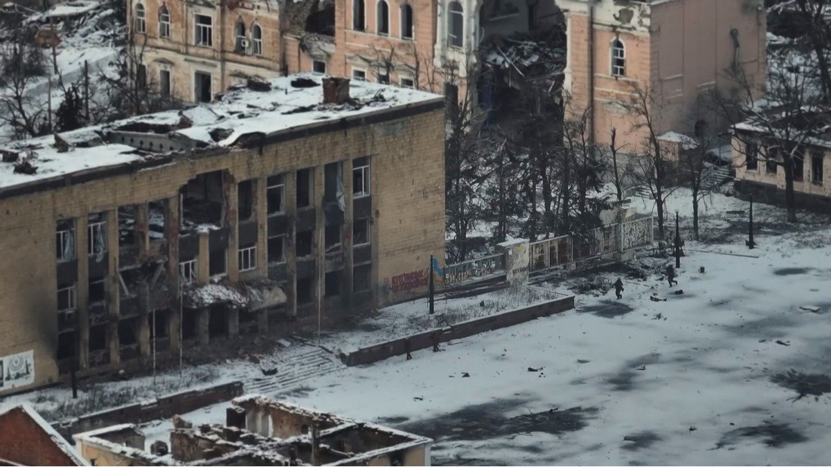 ВСУ подняли флаг над горсоветом Купянска. Герасимов снова объявил, что войска РФ не сдали позиции