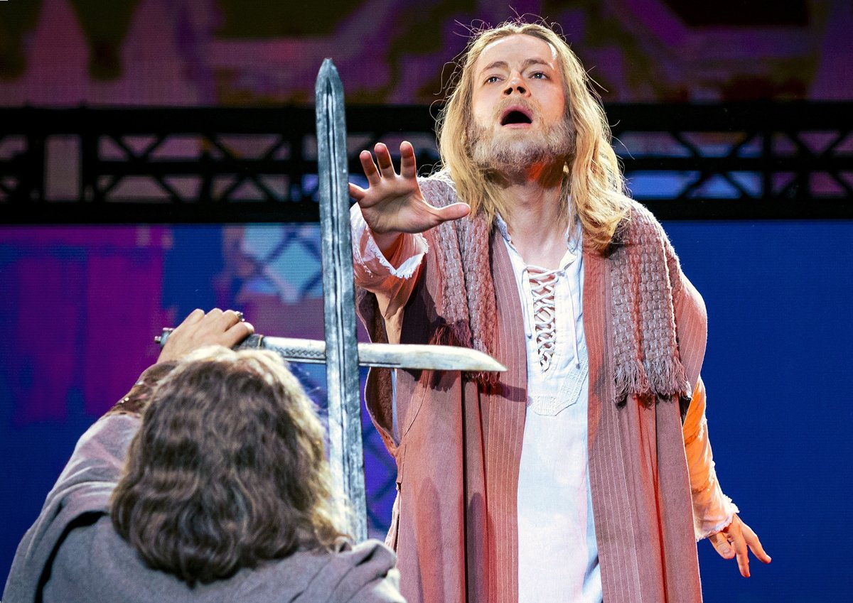 Ярослав Дронов и Николай Расторгуев во время оперы Игоря Матвиенко «Князь Владимир», 6 февраля 2025 года. Фото: Александр Комаров / Коммерсантъ / Sipa USA / Vida Press