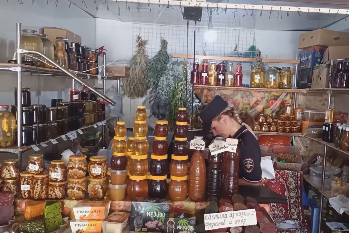 Рейд полиции на Казачьем рынке. Фото: Ирина Волк /  Telegram