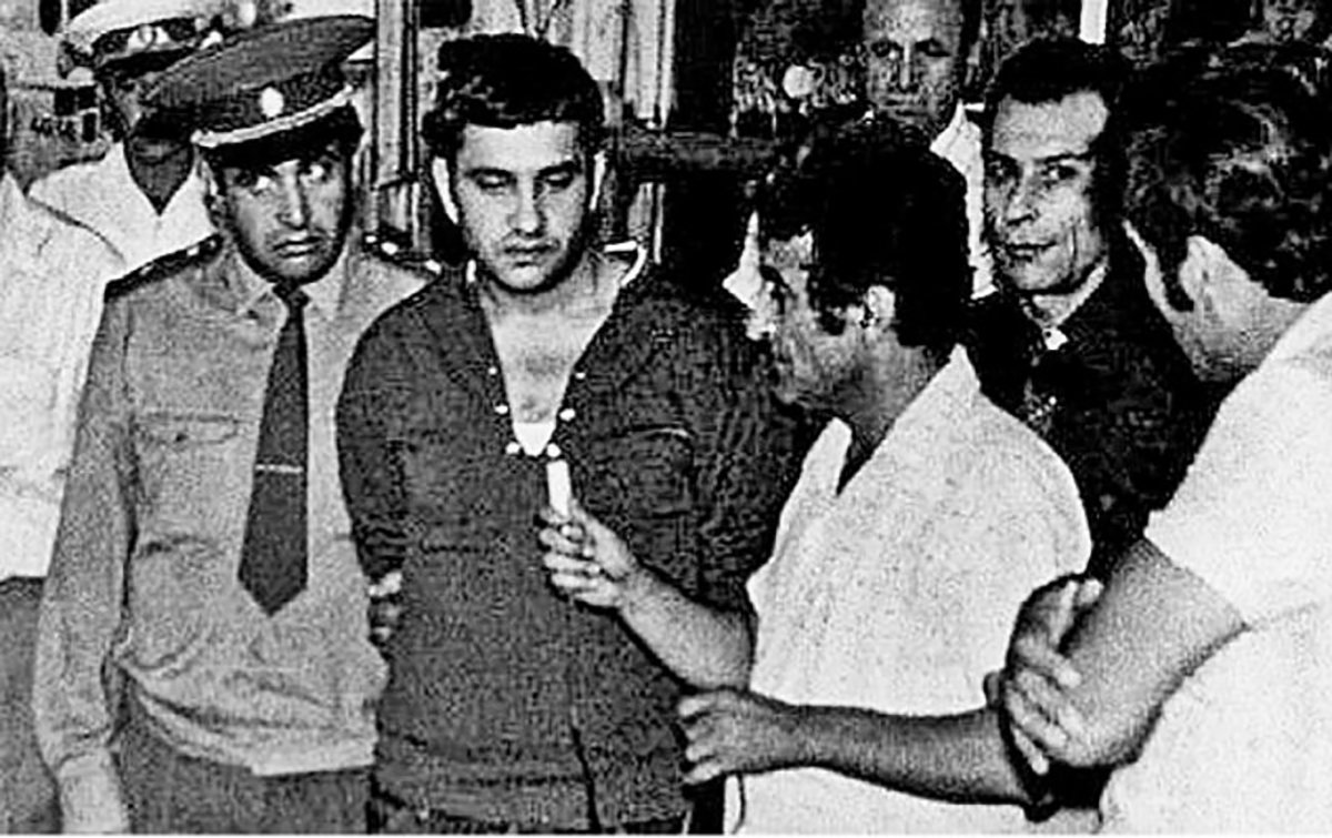 В центре — задержанный Николай Калачян. Фото:  collab.am