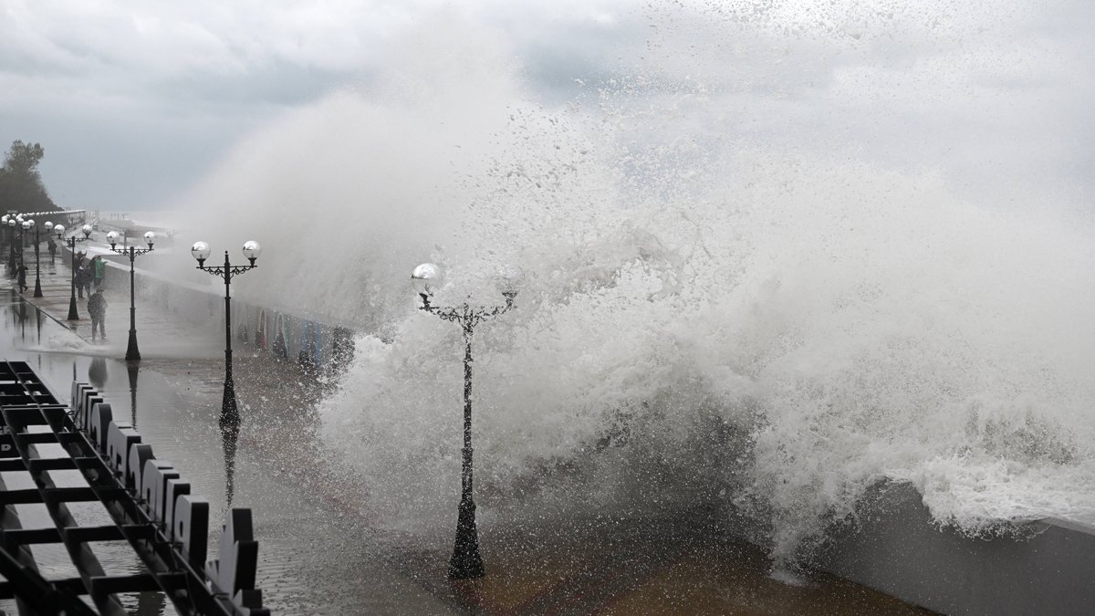 Вид на набережную во время шторма, Сочи, 27 ноября 2023 года. Фото: Кристина Кормилицына / Спутник / Imago Images / Scanpix / LETA