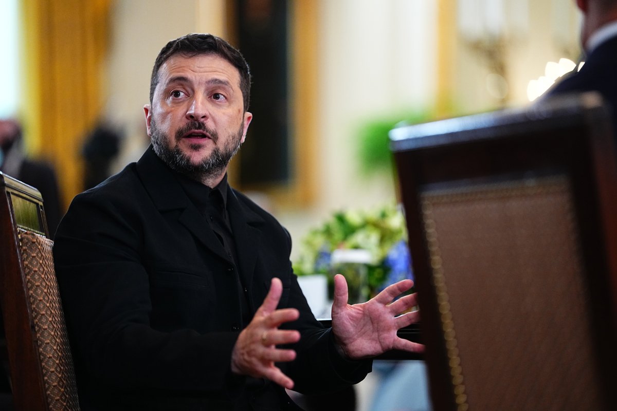 Владимир Зеленский во время многосторонней встречи с европейскими лидерами в Восточной зале Белого дома, Вашингтон, округ Колумбия, США, 18 августа 2025 года. Фото: Aaron Schwartz / EPA