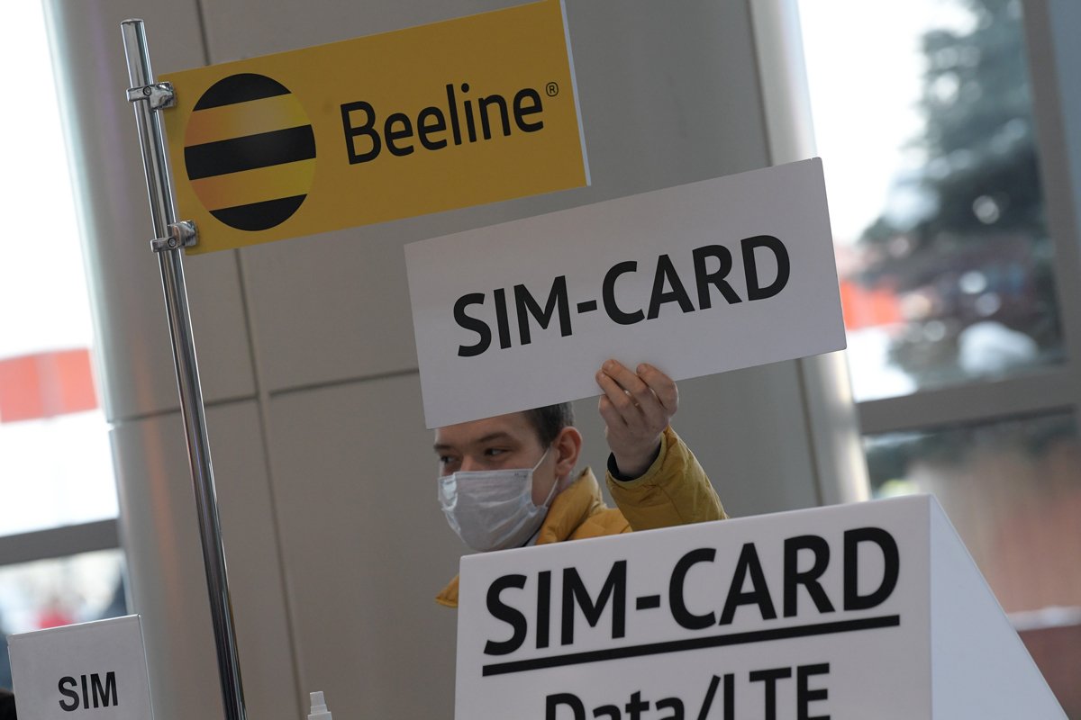 Продажа СИМ-карт в аэропорту Домодедово. Фото: Дмитрий Лебедев / Коммерсантъ / Sipa USA / Vida Press