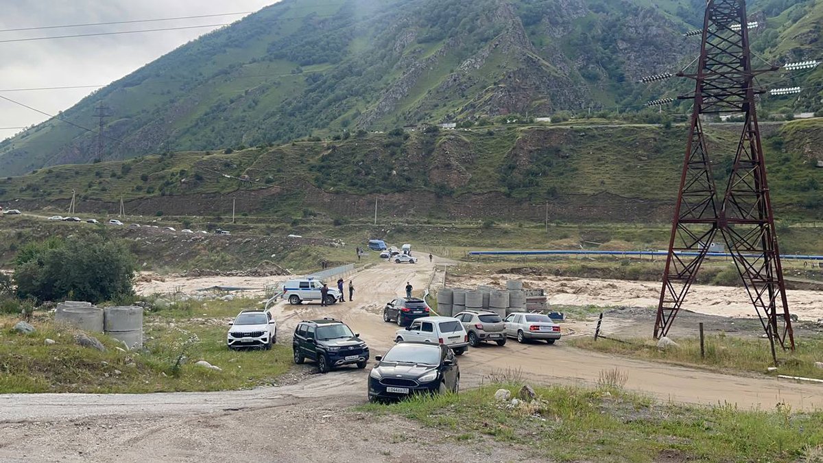 Селевой поток в Эльбрусском районе Кабардино-Балкарии. Фото: Telegram / МЧС Кабардино-Балкарии