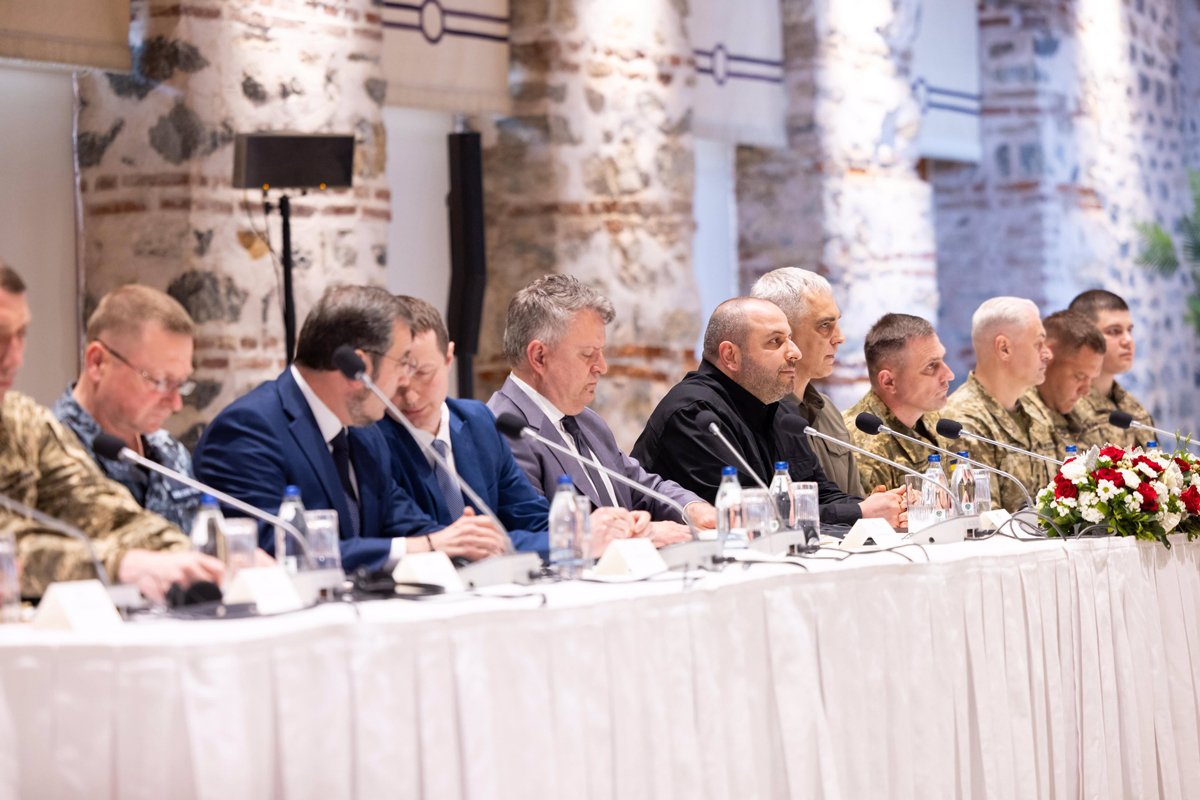 Украинская делегация во время переговоров с представителями России в Стамбуле, 16 мая 2025 года. Фото: Министерство иностранных дел Турции