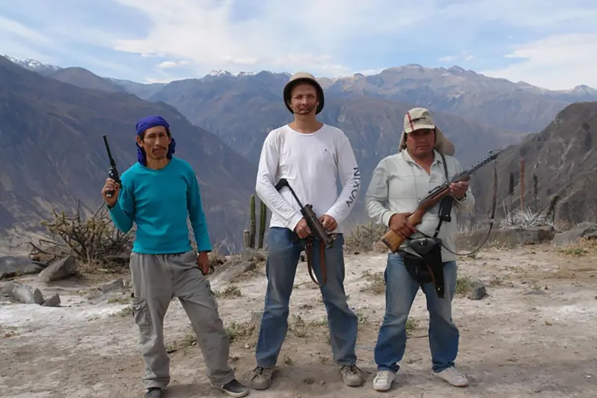 Андрей Верьянов с двумя перуанцами. Фото: Facebook / личная страница Андрея Верьянова