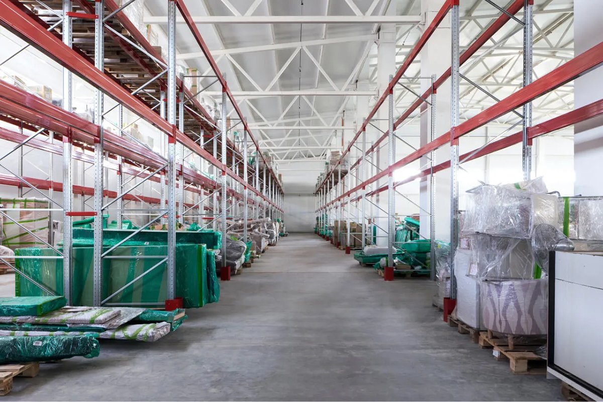 Складской ангар внутри до пожара. Фото:  cherdak.io