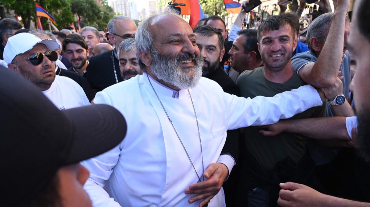 Монах с амбициями премьера