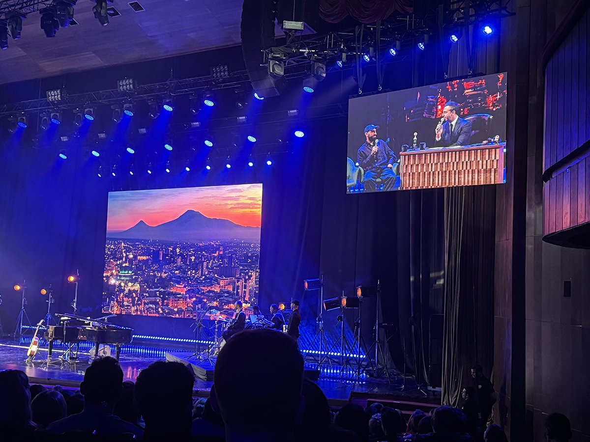 Шоу «Живой Ургант», Ереван, Армения. Фото: Варужан Саргсян