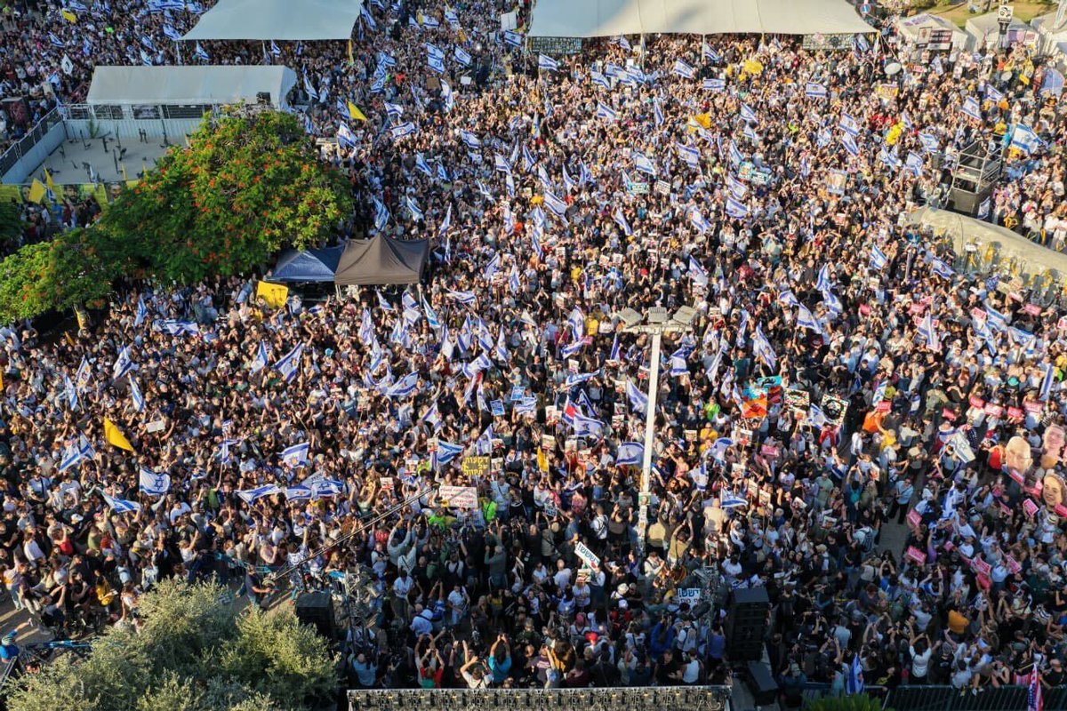 Площадь Заложников в день освобождения, Тель-Авив, 13 октября 2025 года. Фото: Amir Goldstein / Форум семей заложников