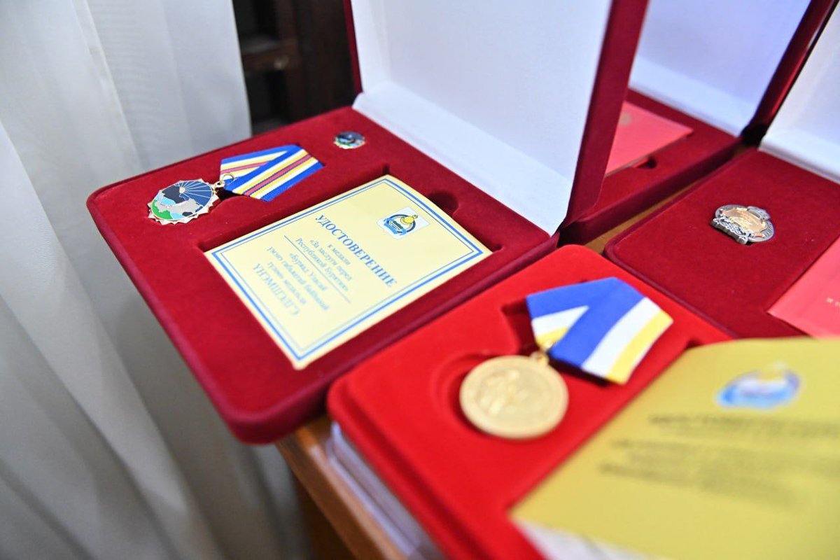 Награды «За участие в специальной военной операции» и «За заслуги перед Республикой Бурятия». Фото из  телеграм-канала главы Бурятии