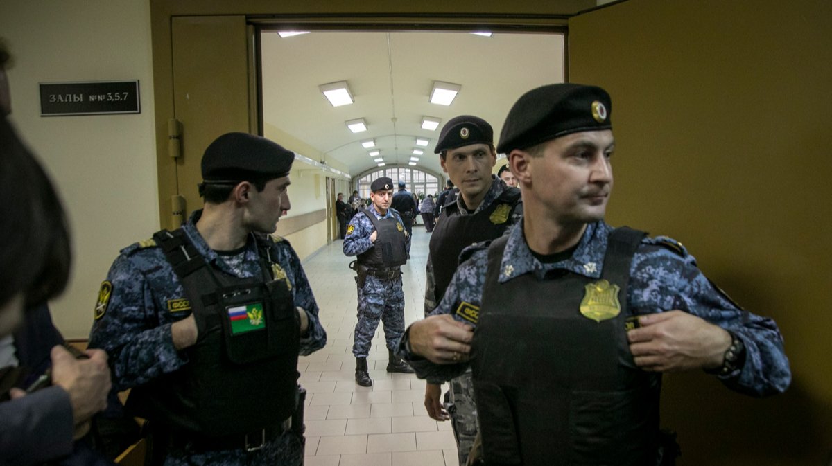 Юристам здесь не место