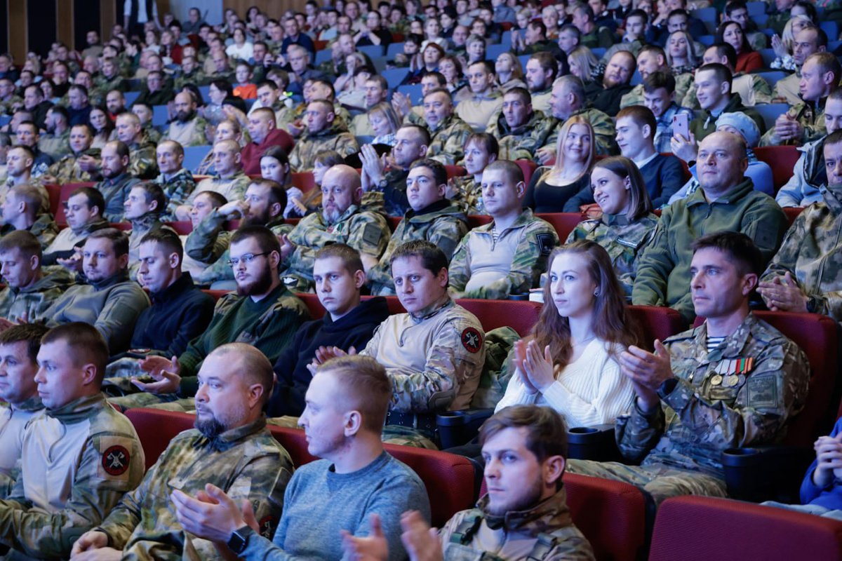 Военные на церемонии награждения бойцов самообороны Белгородской области, 14 декабря 2023 года. Фото из  телеграм-канала губернатора области