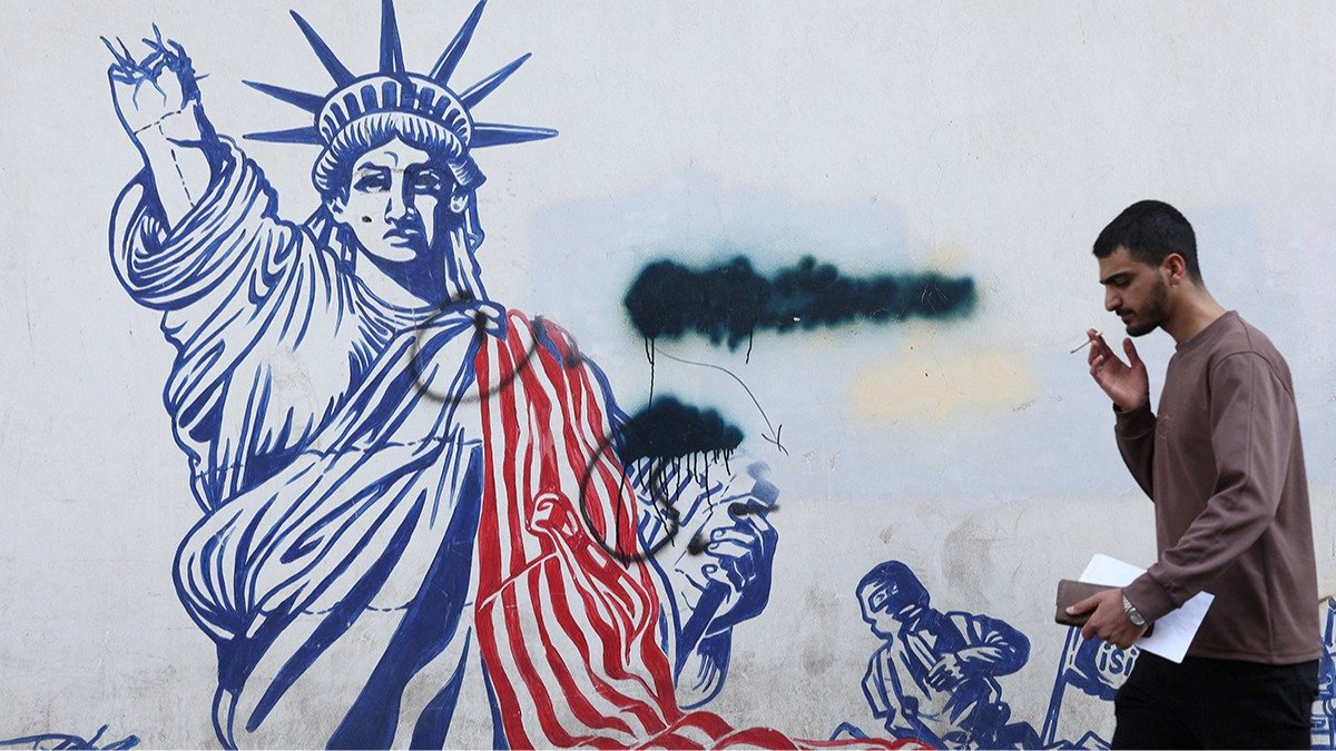 «Иранский режим был безумен, сменится он или нет — скоро узнаем»