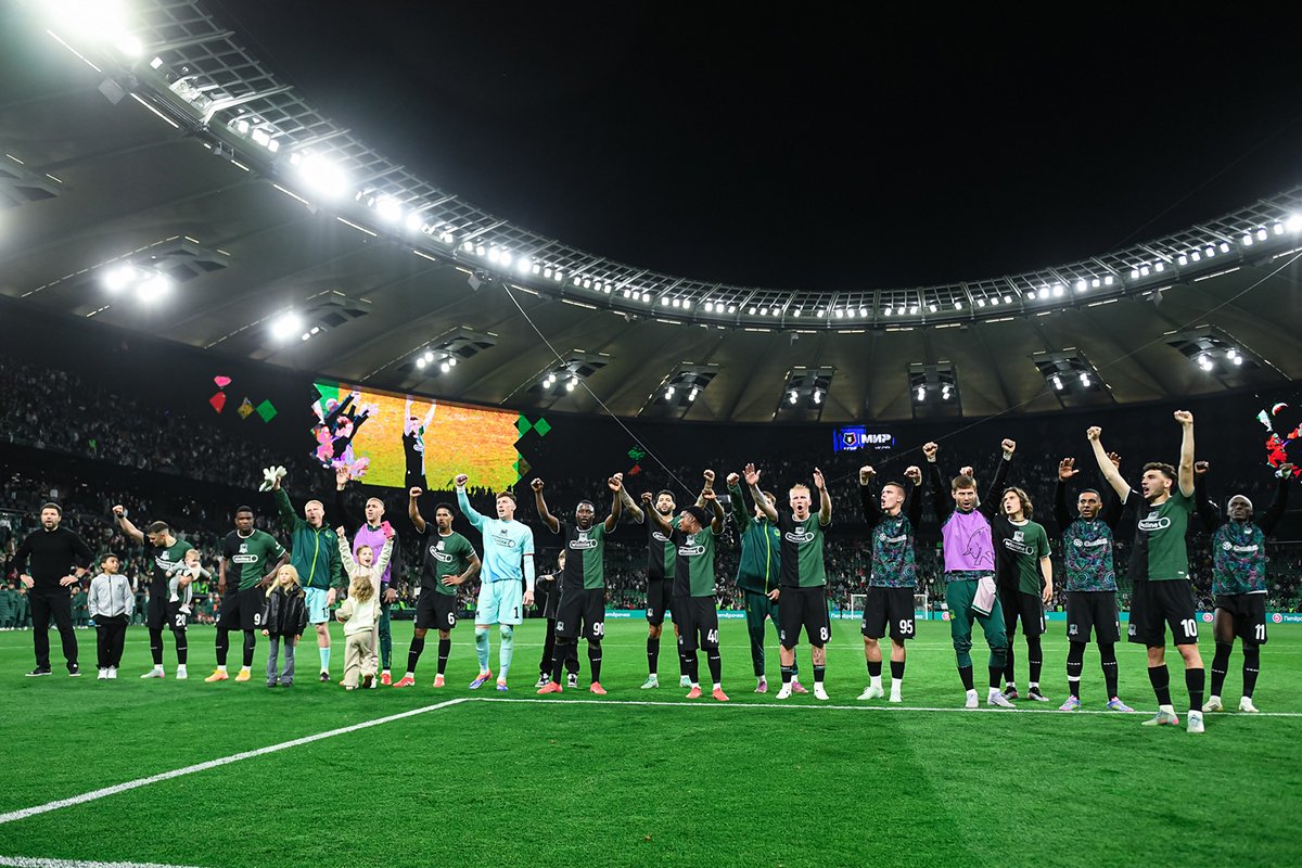 Команда «Краснодара» после матча «Краснодар» — «Рубин», 3 мая 2025 года. Фото:  fckrasnodar.ru