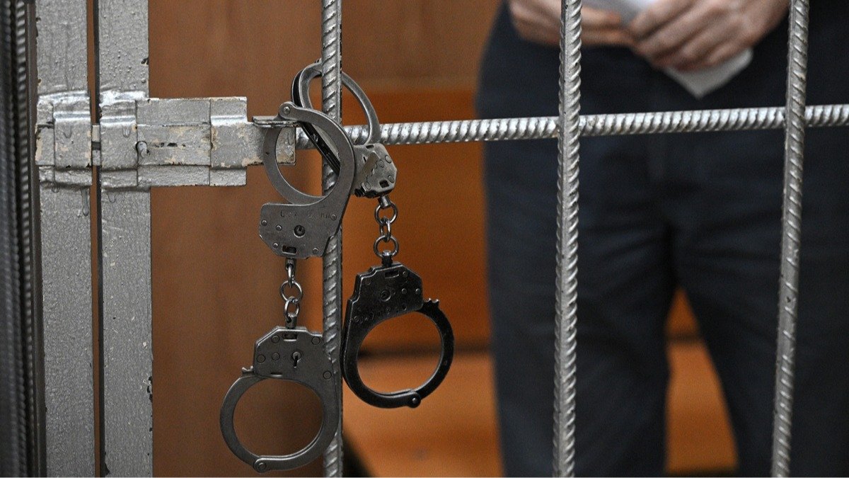 За время войны в России задержали почти 700 чиновников руководящего уровня