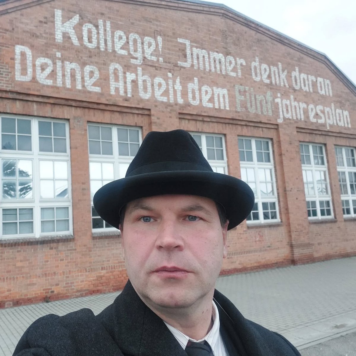 Алексей Дуленков на съемках. Фото с личной страницы в  Facebook