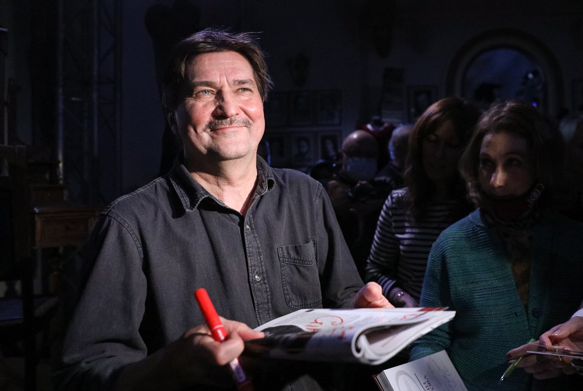 Юрий Бутусов на Дне Тишины в театре имени Евгения Вахтангова по случаю 100-летия труппы, Москва, 13 ноября 2021 года. Фото: Кирилл Зыков / АГН «Москва»