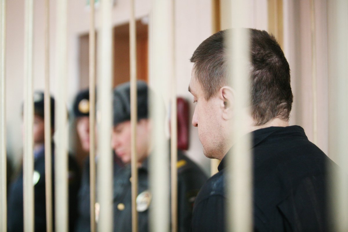 Константин Руднев (справа) во время вынесения приговора в Новосибирском районном суде, 7 февраля 2013 года. Фото: Евгений Курсков / Коммерсантъ / Sipa USA / Vida Press