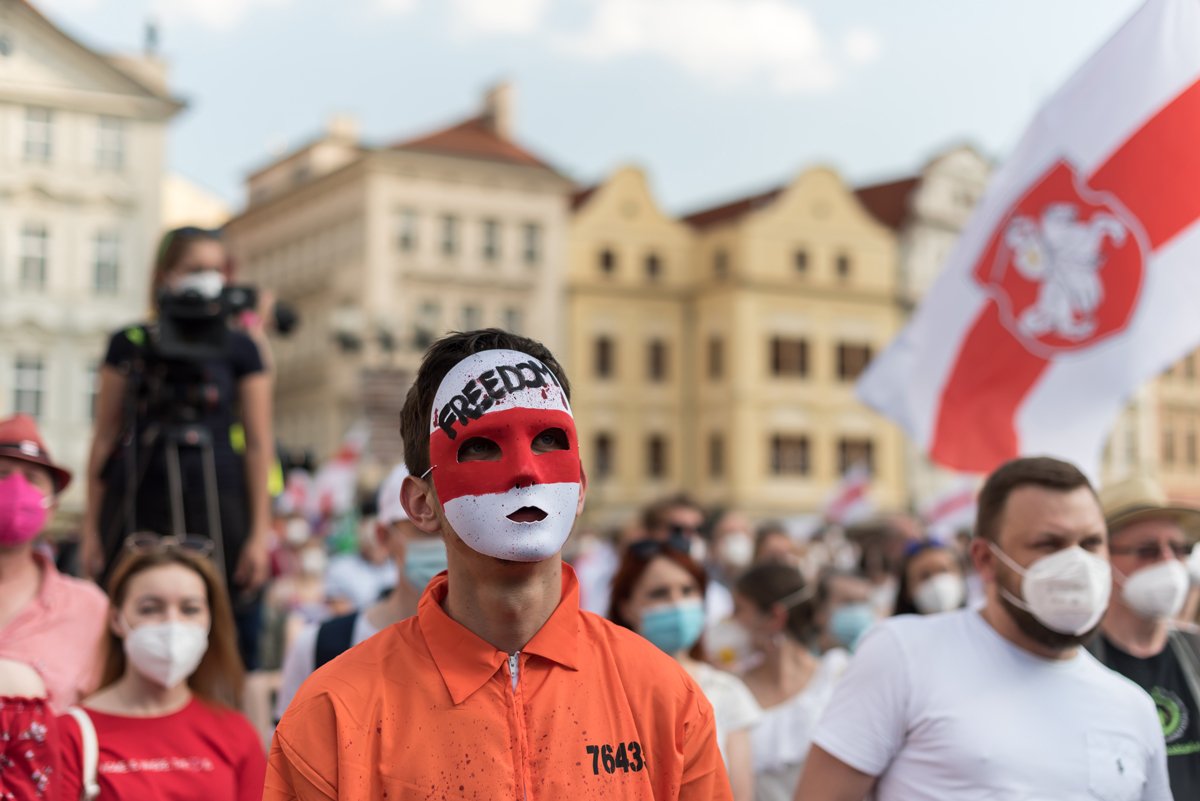 Участники встречи с Светланой Тихановской в Праге, 7 июня 2021 года. Фото: Tomas Tkacik / SOPA Images / Sipa USA / Vida Press