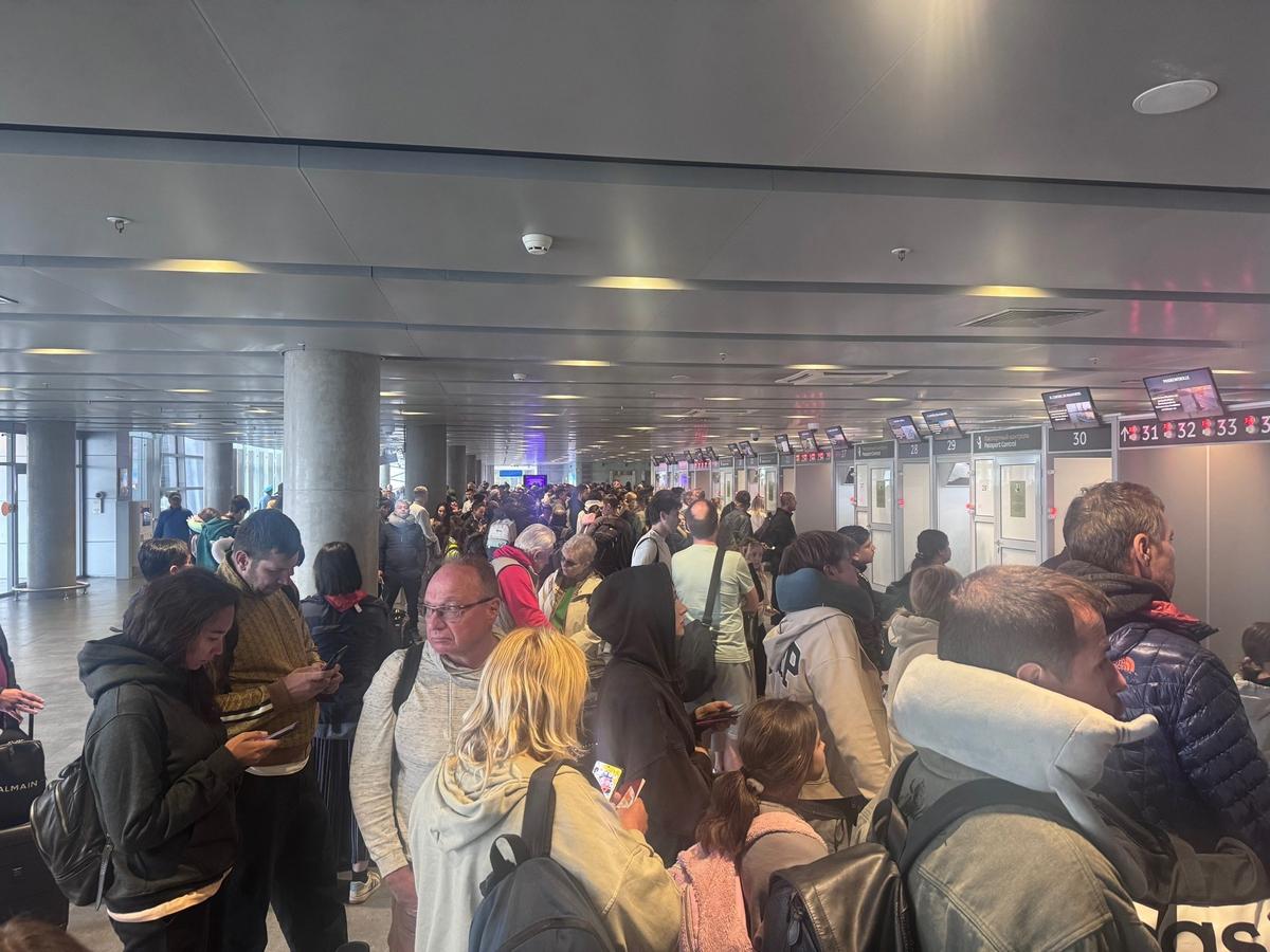 Табло в аэропорту Пулково. Личный архив героини