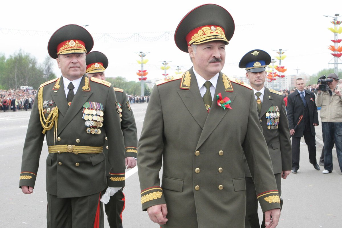 Александр Лукашенко на военном параде в Минске, 9 мая 2010 года. Фото: president.gov.by