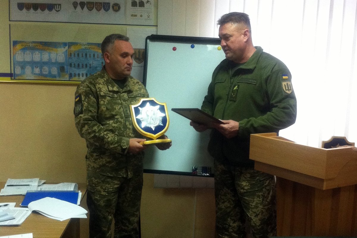 Полковник Виктор Плахтий (справа). Фото: Центральное управление военной службы правопорядка по Киеву и Киевской области / Facebook