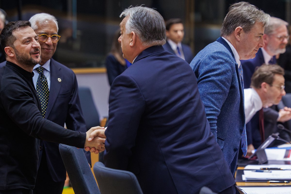 Владимир Зеленский и Виктор Орбан во время заседания Евросовета в Брюсселе, 6 марта 2025 года. Фото: Olivier Matthys / EPA
