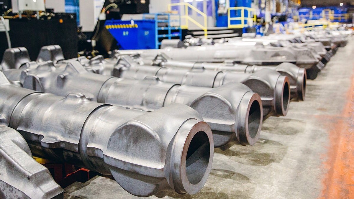 Титановые балки тележки шасси крупнотоннажного самолета, фото: ВСМПО-АВИСМА / VK