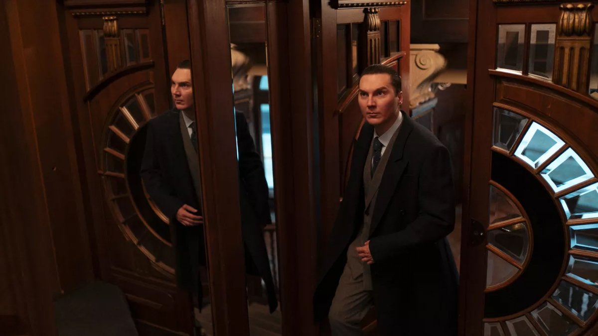 Кадр из фильма «Кремлевский волшебник», 2025 год. Фото: Carole Bethuel / Curiosa Films / Gaumont