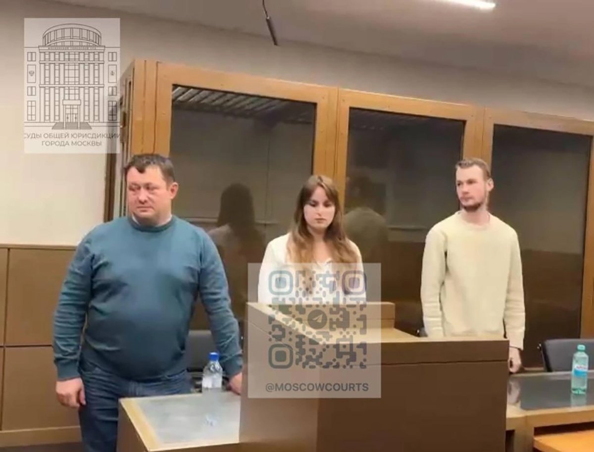 Сотрудники издательства Individuum Павел Иванов и Артем Вахляев в зале суда. Фото: Telegram / Суды общей юрисдикции города Москвы